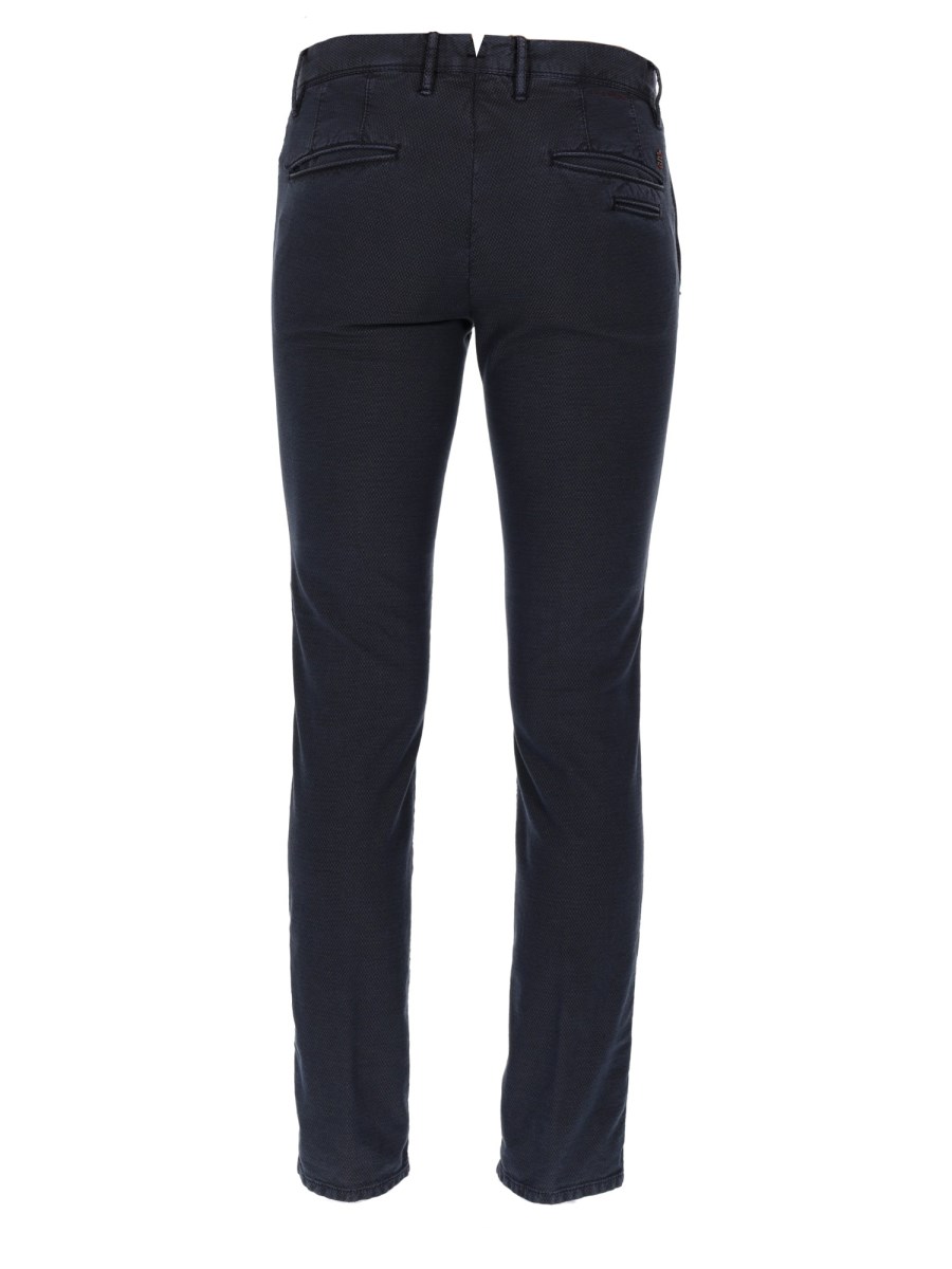 PANTALONE CON PATCH LOGO