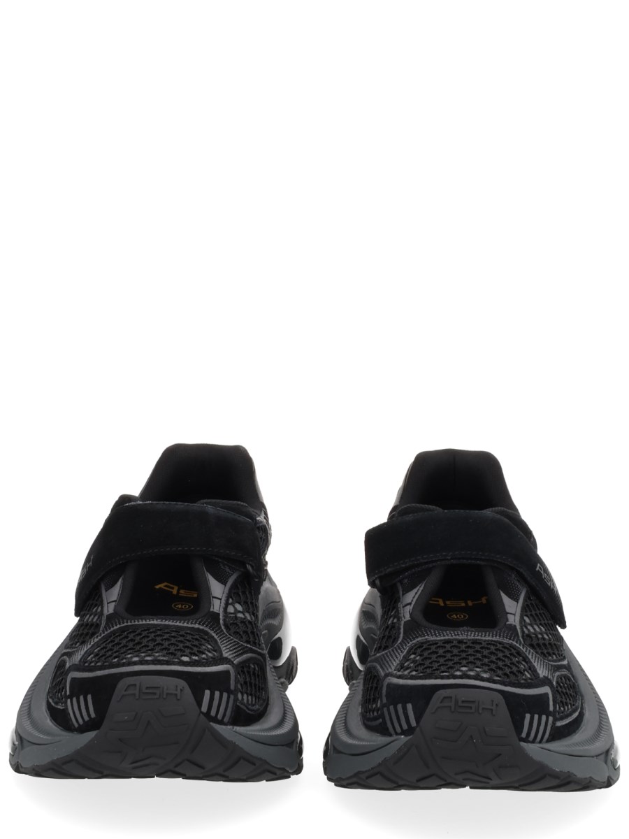 SNEAKER DRAKE