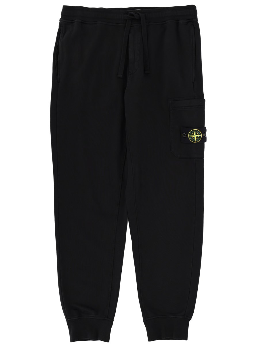 PANTALONE JOGGER CON PATCH LOGO