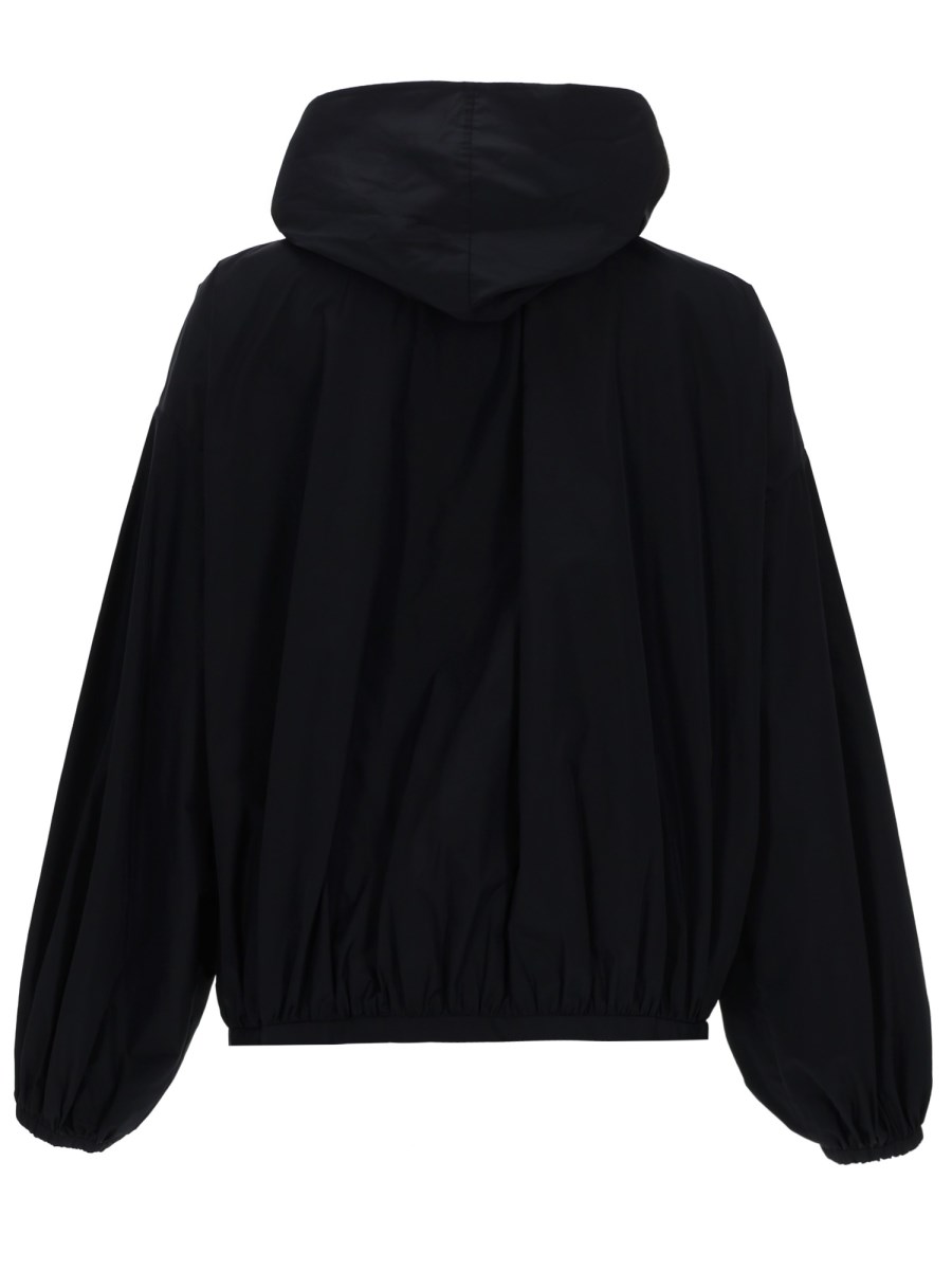 GIACCA CON FIOCCO E CAPPUCCIO