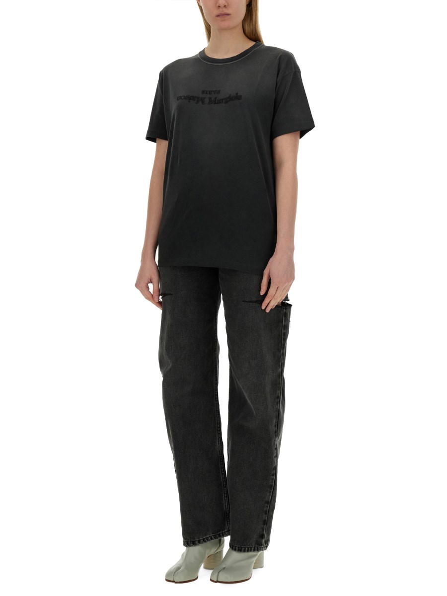 JEANS CON DETTAGLIO CUT OUT