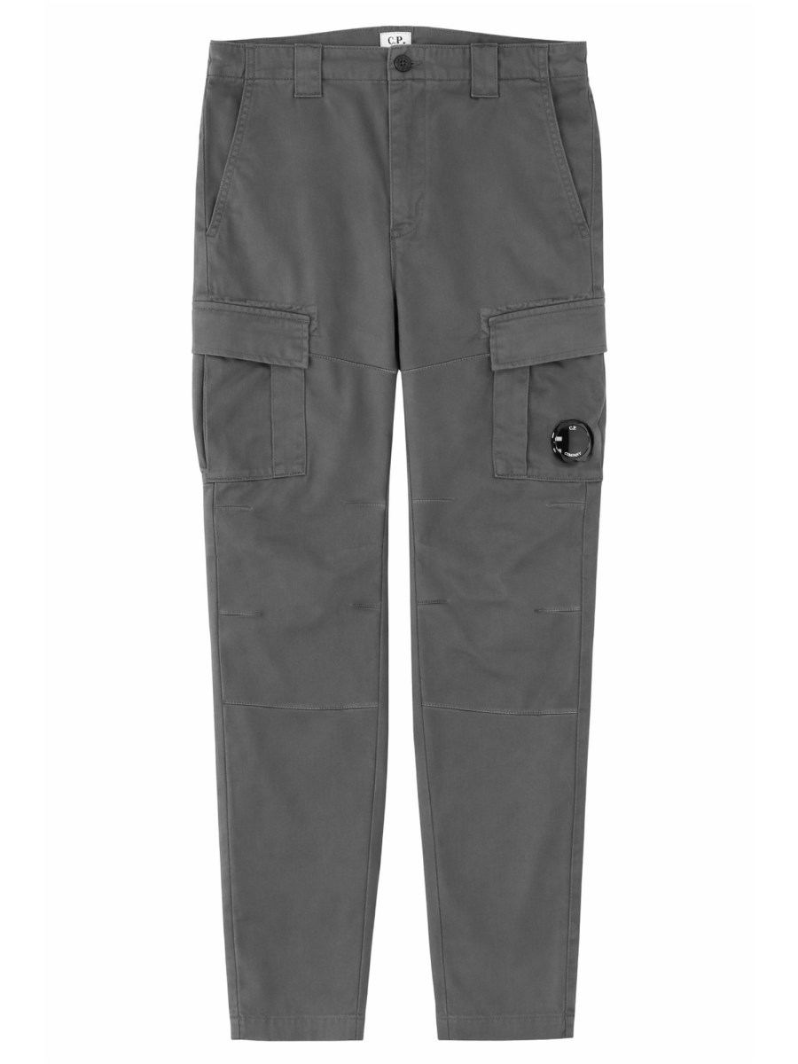 PANTALONE CARGO CON PATCH LOGO