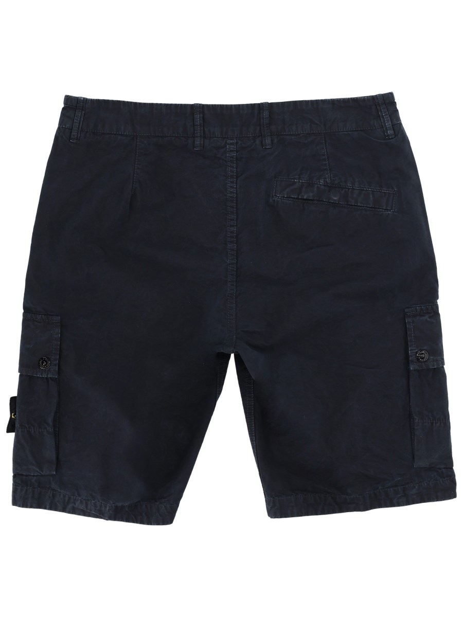 SHORTS CARGO CON PATCH LOGO
