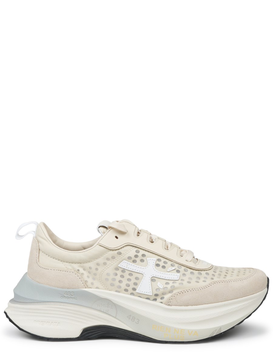 SNEAKER HILL