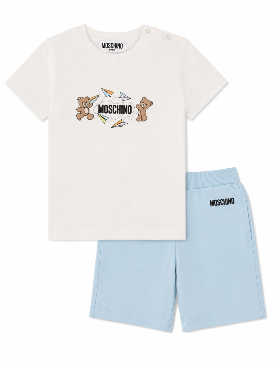 Set sportivo da bambino con t-shirt e shorts
