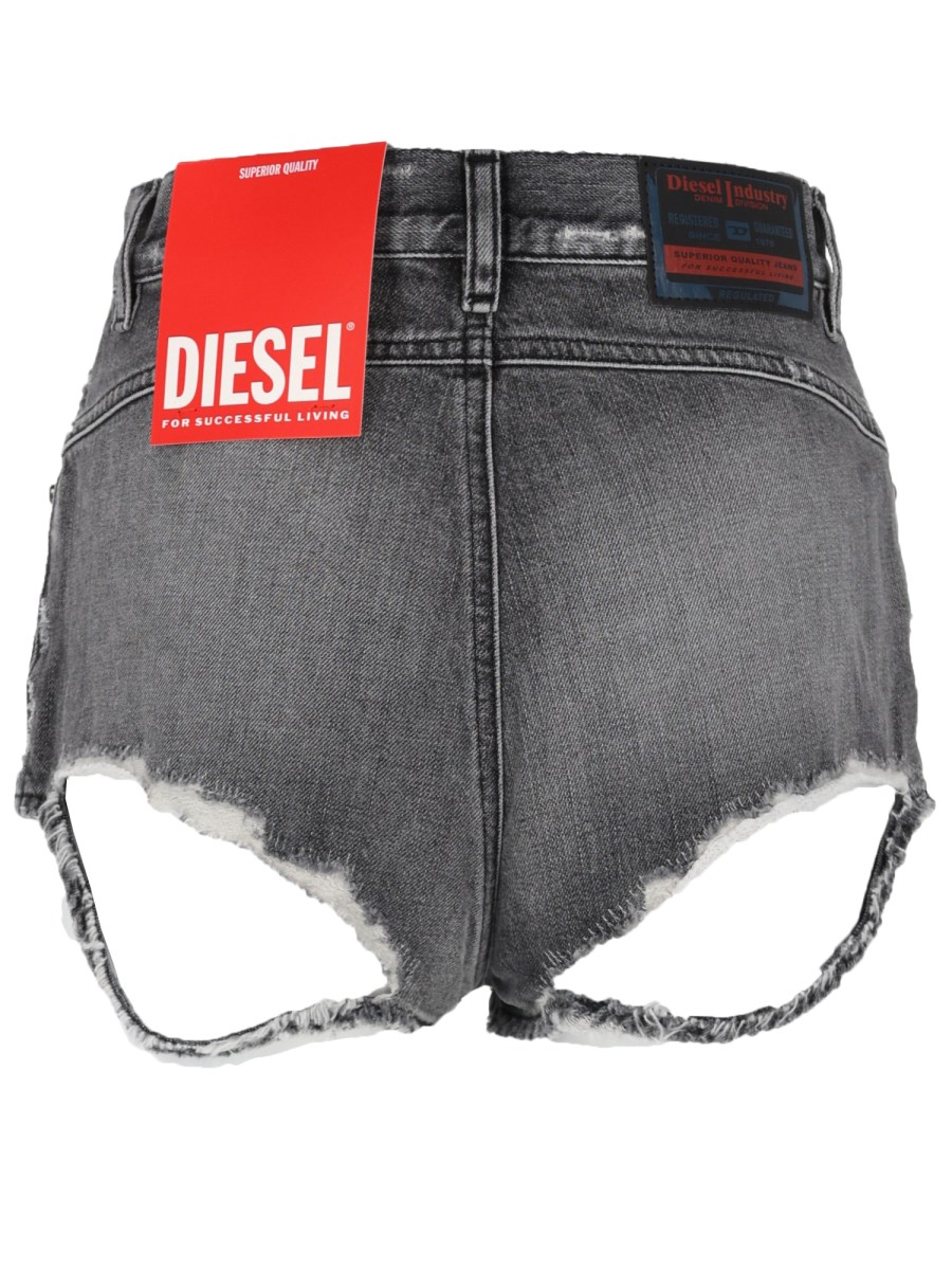 SHORTS IN DENIM CON ORLI SFRANGIATI