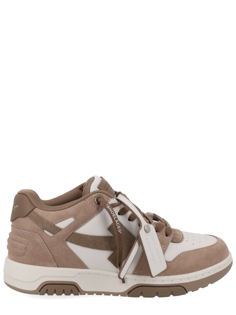 SNEAKER OUT OF OFFICE