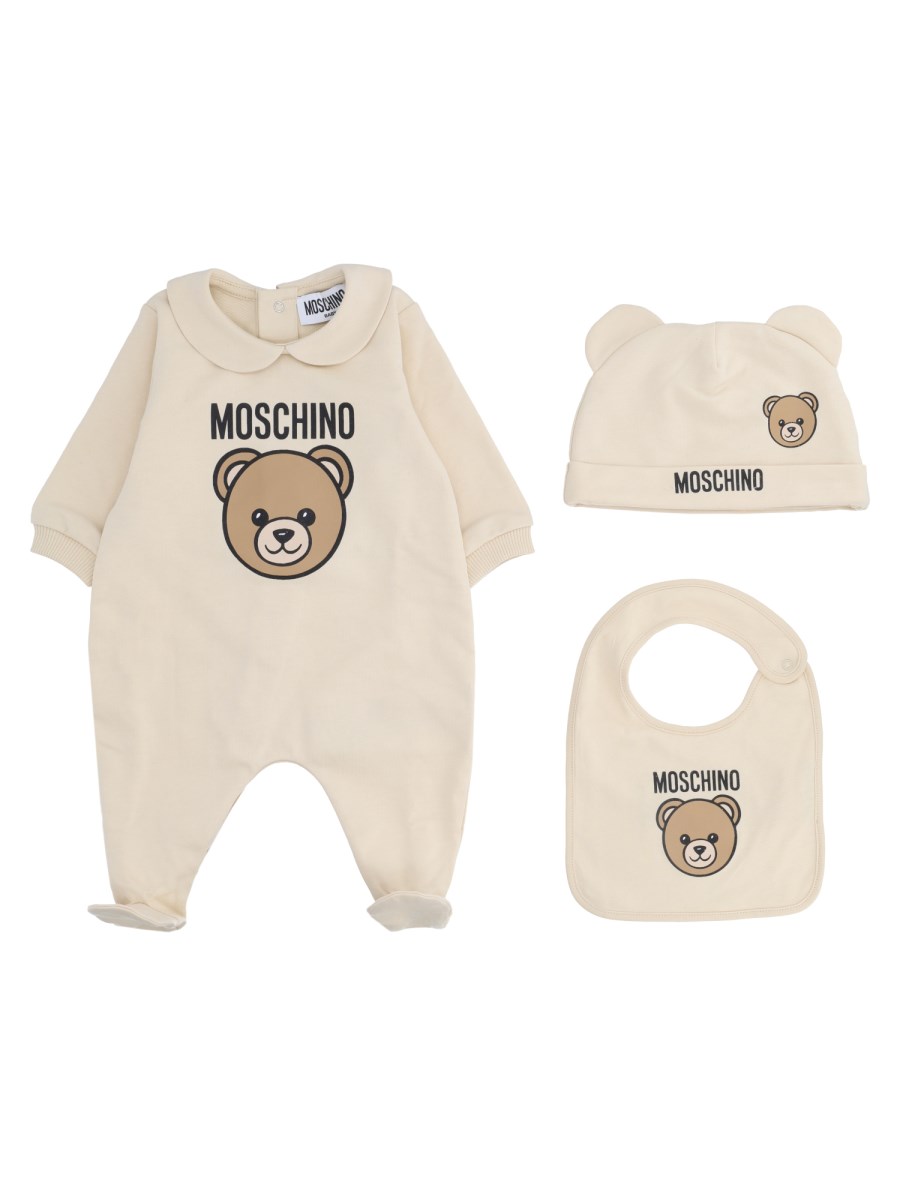 Set tutina, bavaglino coordinato e cappellino con orecchiette applicate