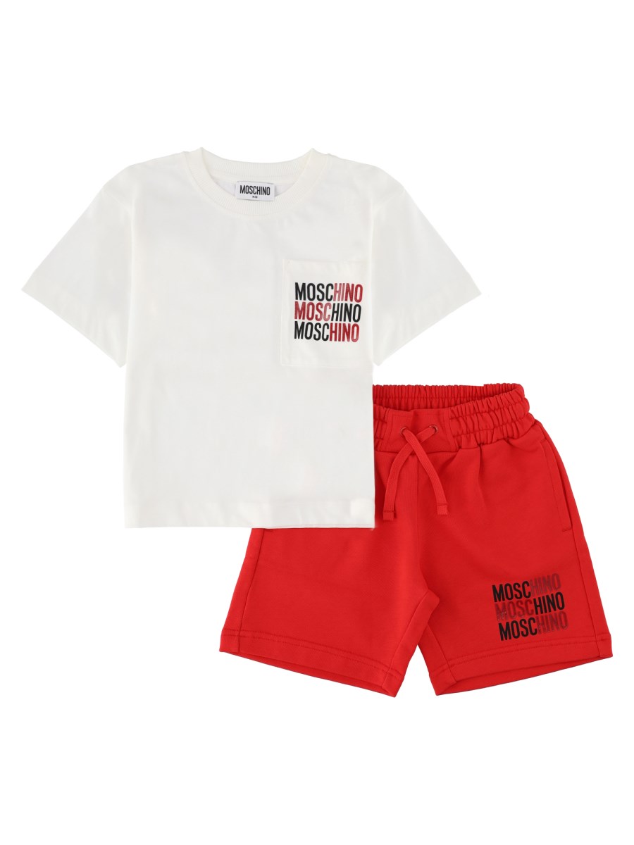 Set t-shirt e shorts con triplo logo a contrasto