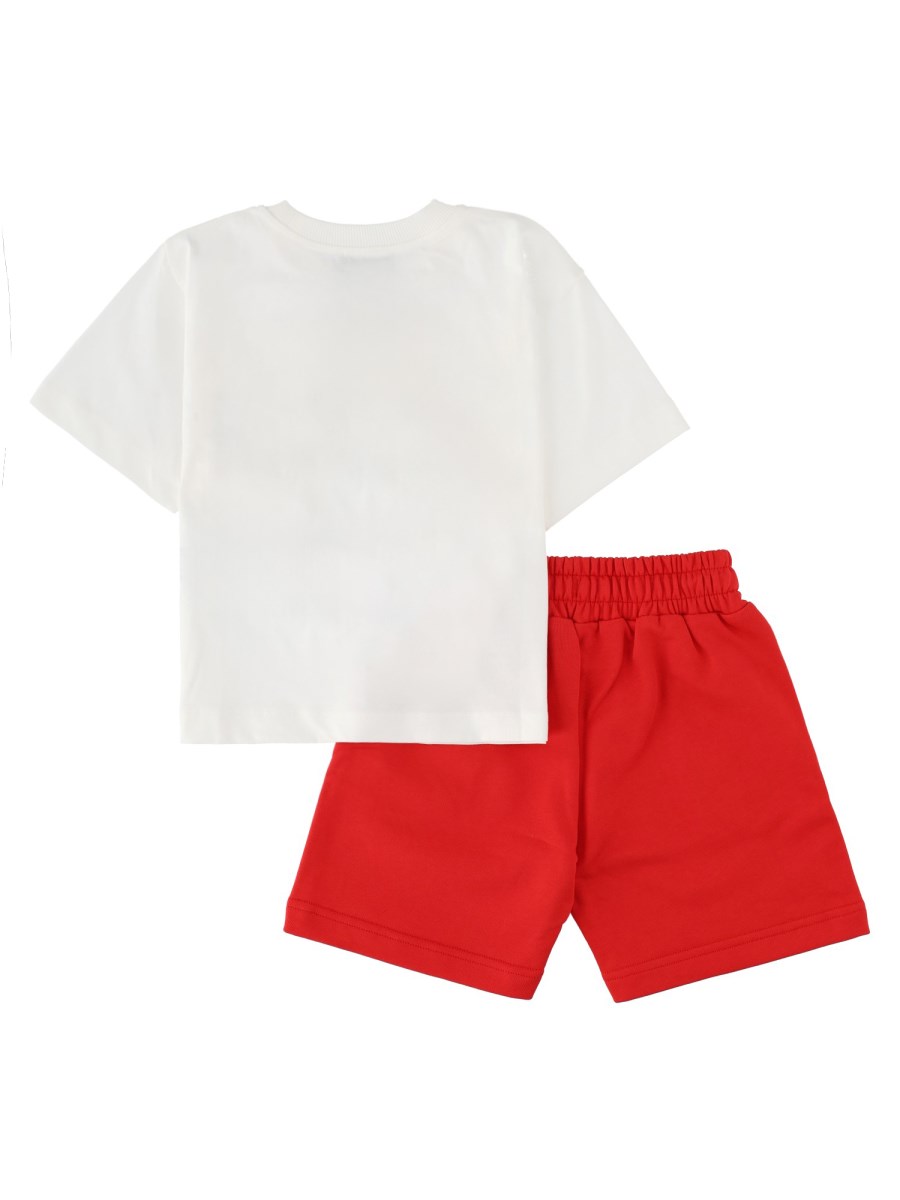 Set t-shirt e shorts con triplo logo a contrasto