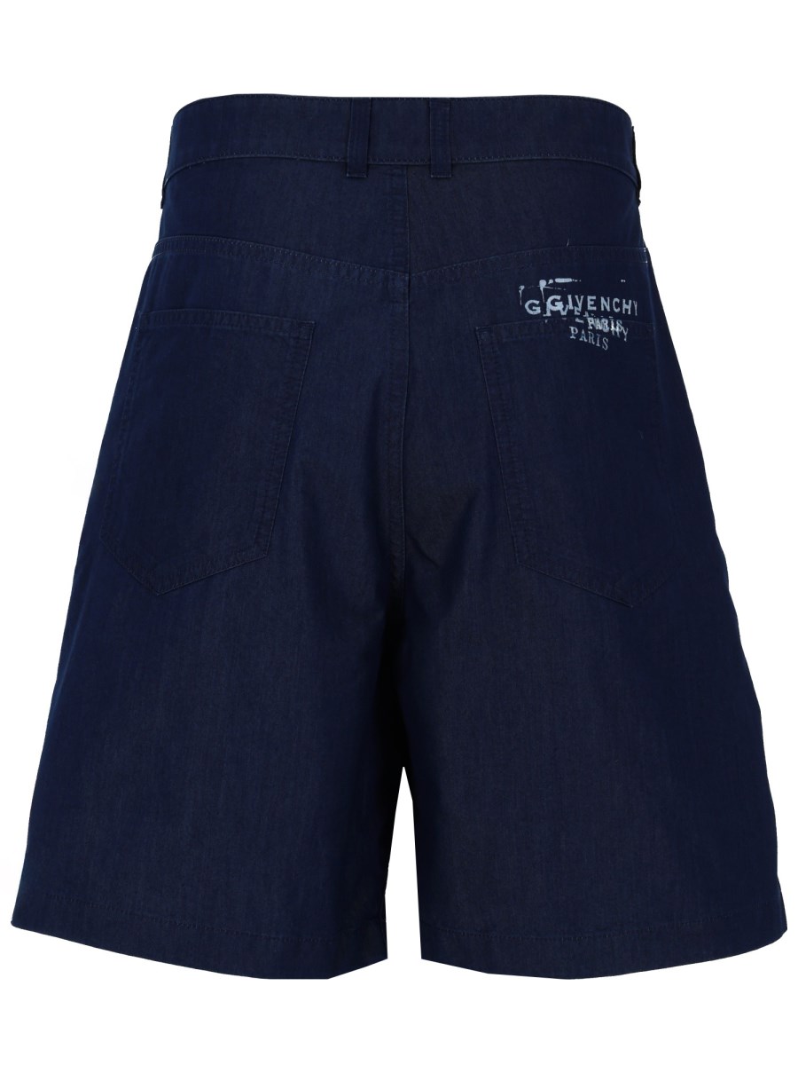 SHORTS CON LOGO
