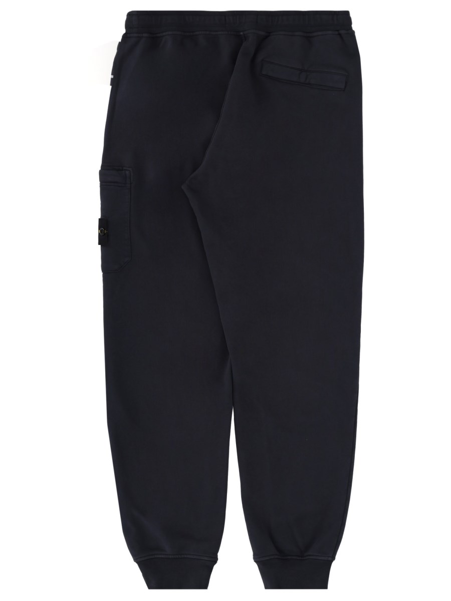 PANTALONE JOGGER CON PATCH LOGO