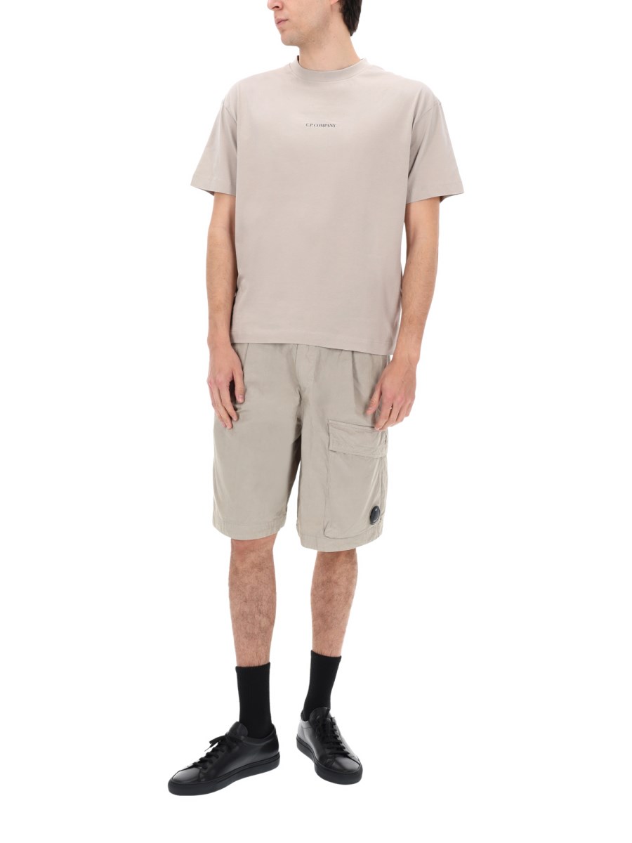 SHORTS CARGO CON PATCH LOGO