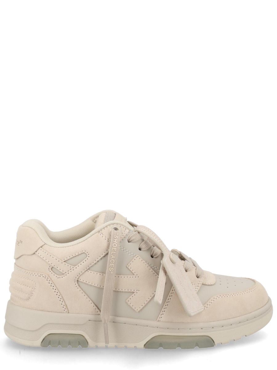 SNEAKER OUT OF OFFICE