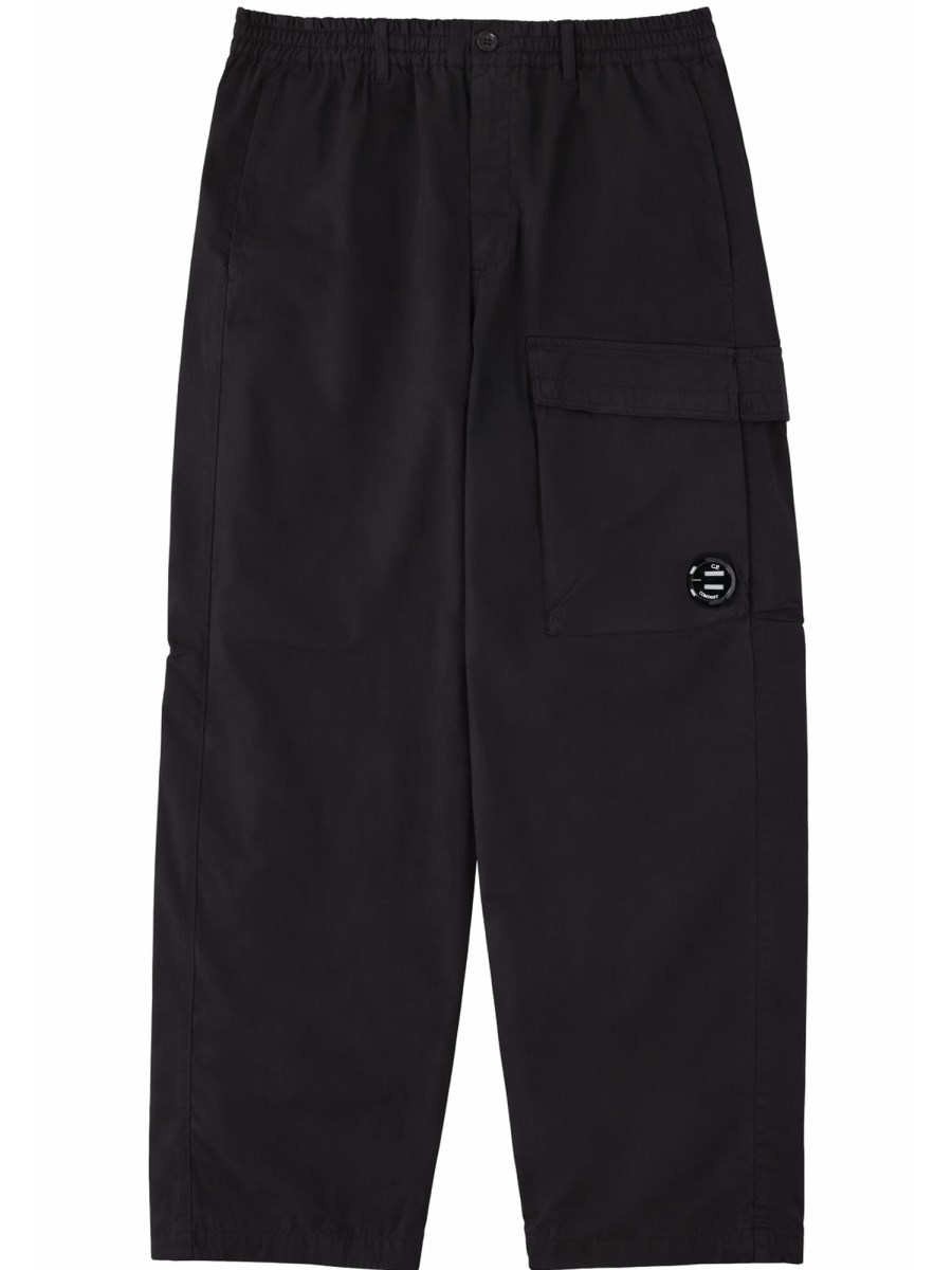 PANTALONE CARGO CON PATCH LOGO