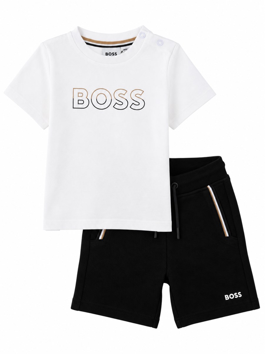 Set sportivo composto da T-shirt e shorts