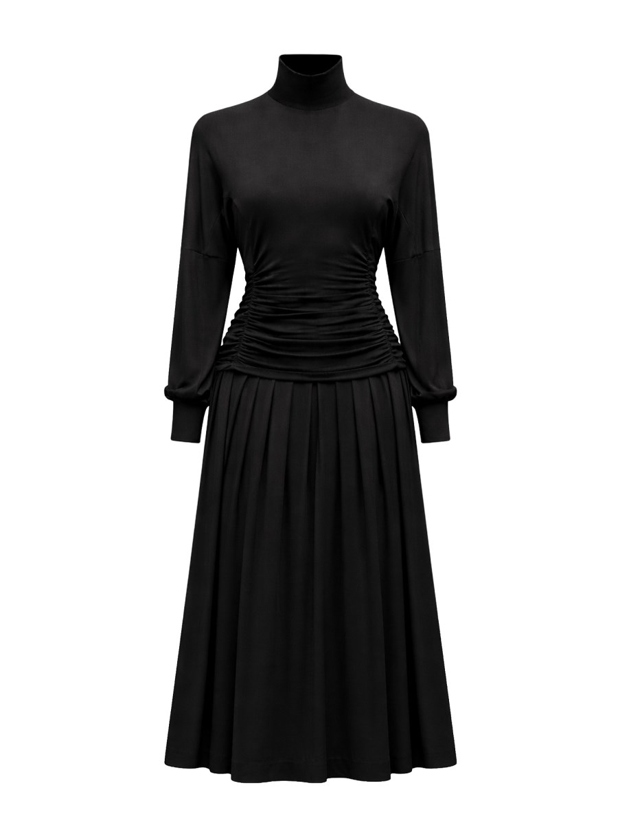 ABITO LUNGO CON COLLO ALTO