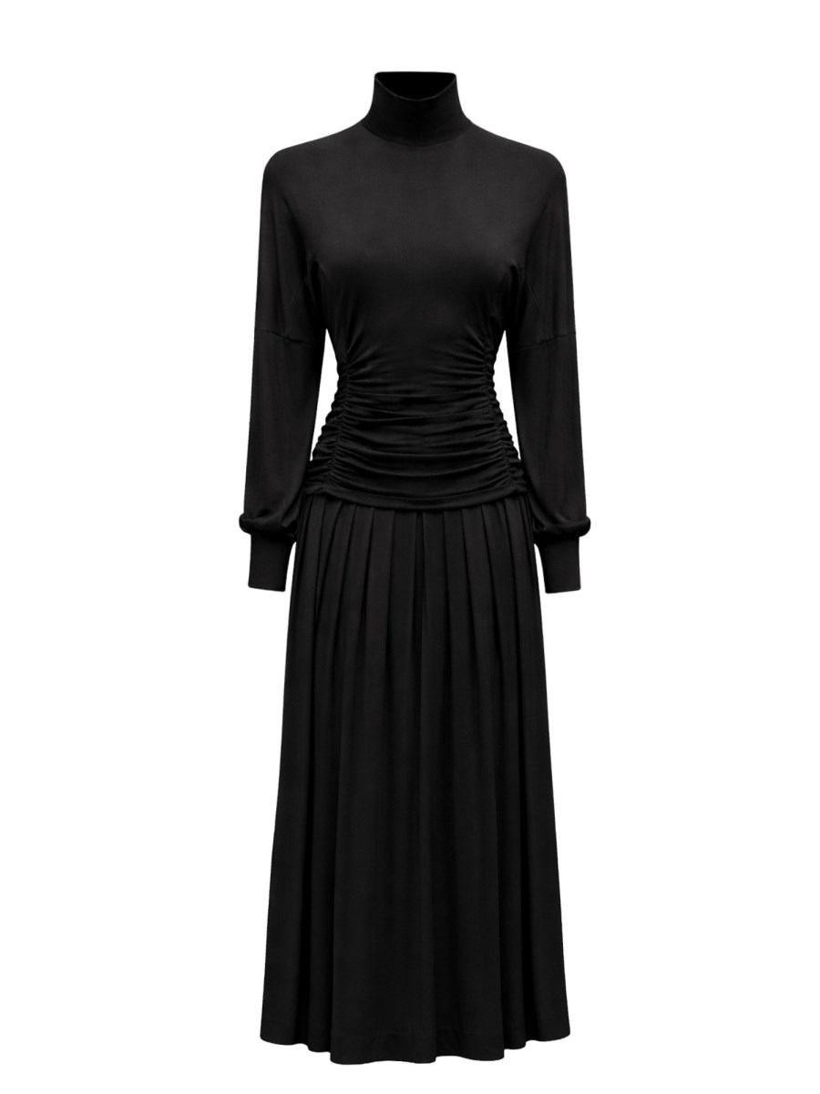 ABITO LUNGO CON COLLO ALTO