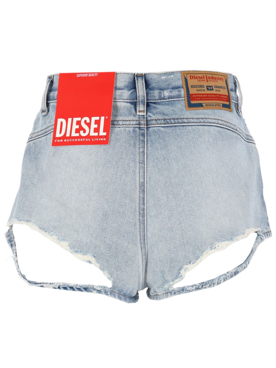 SHORTS IN DENIM CON ORLI SFRANGIATI