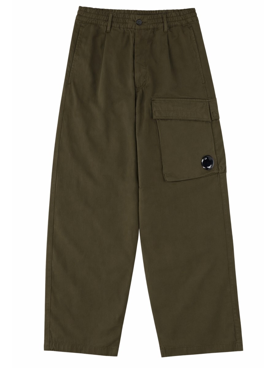 PANTALONE CARGO CON PATCH LOGO