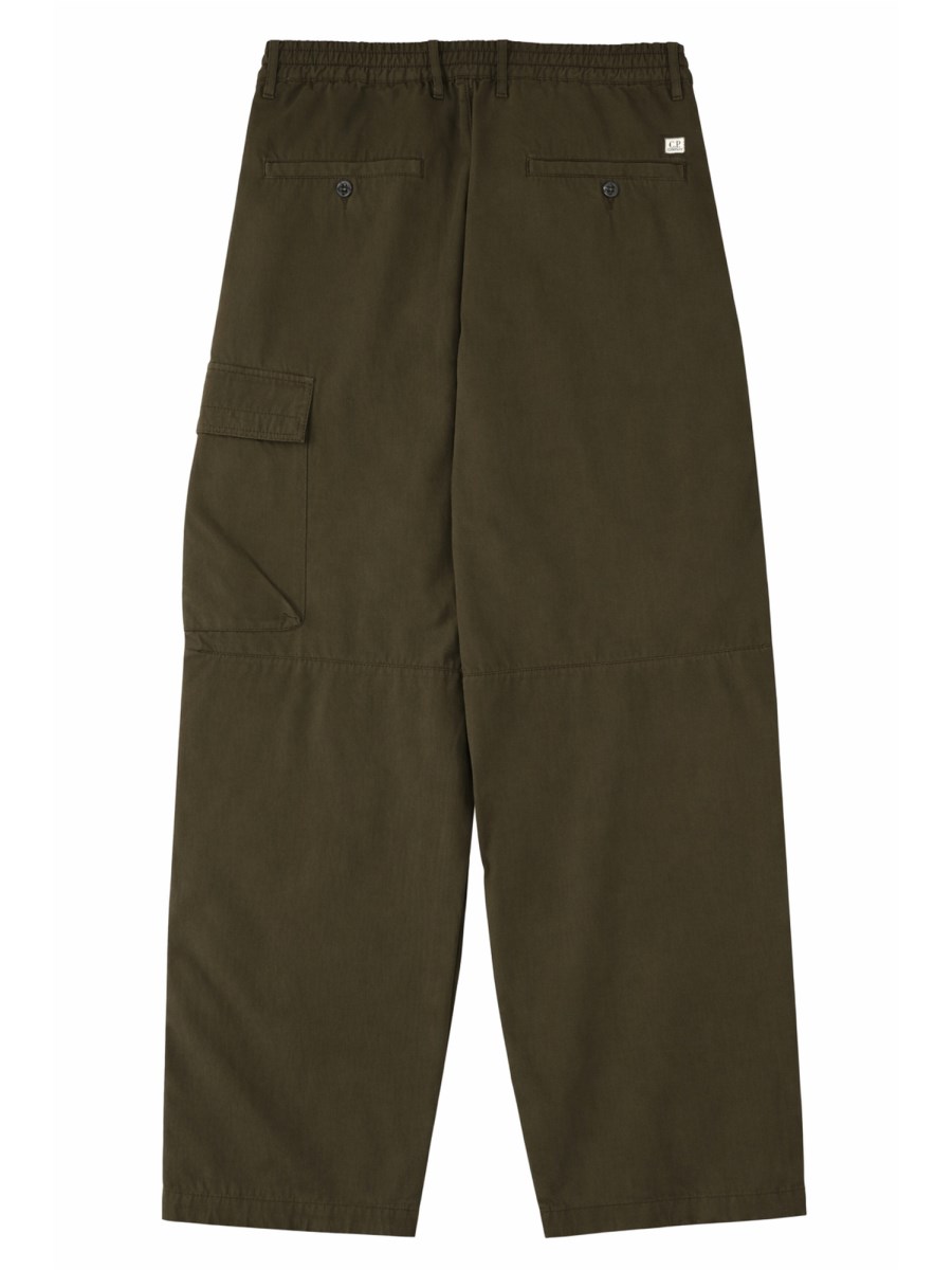 PANTALONE CARGO CON PATCH LOGO