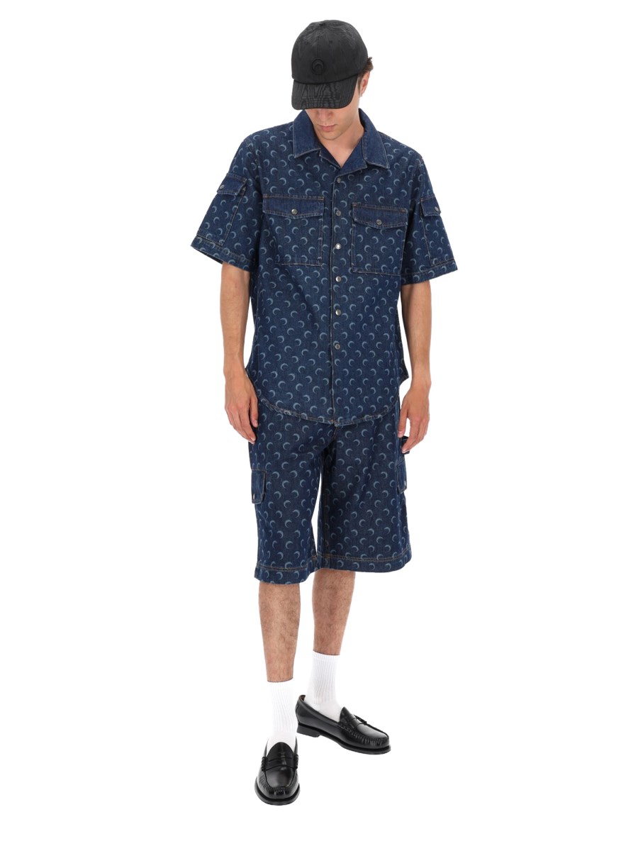 SHORTS IN DENIM CON STAMPA ALL OVER
