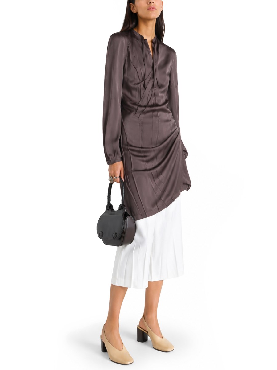 ABITO CON PIEGHE
