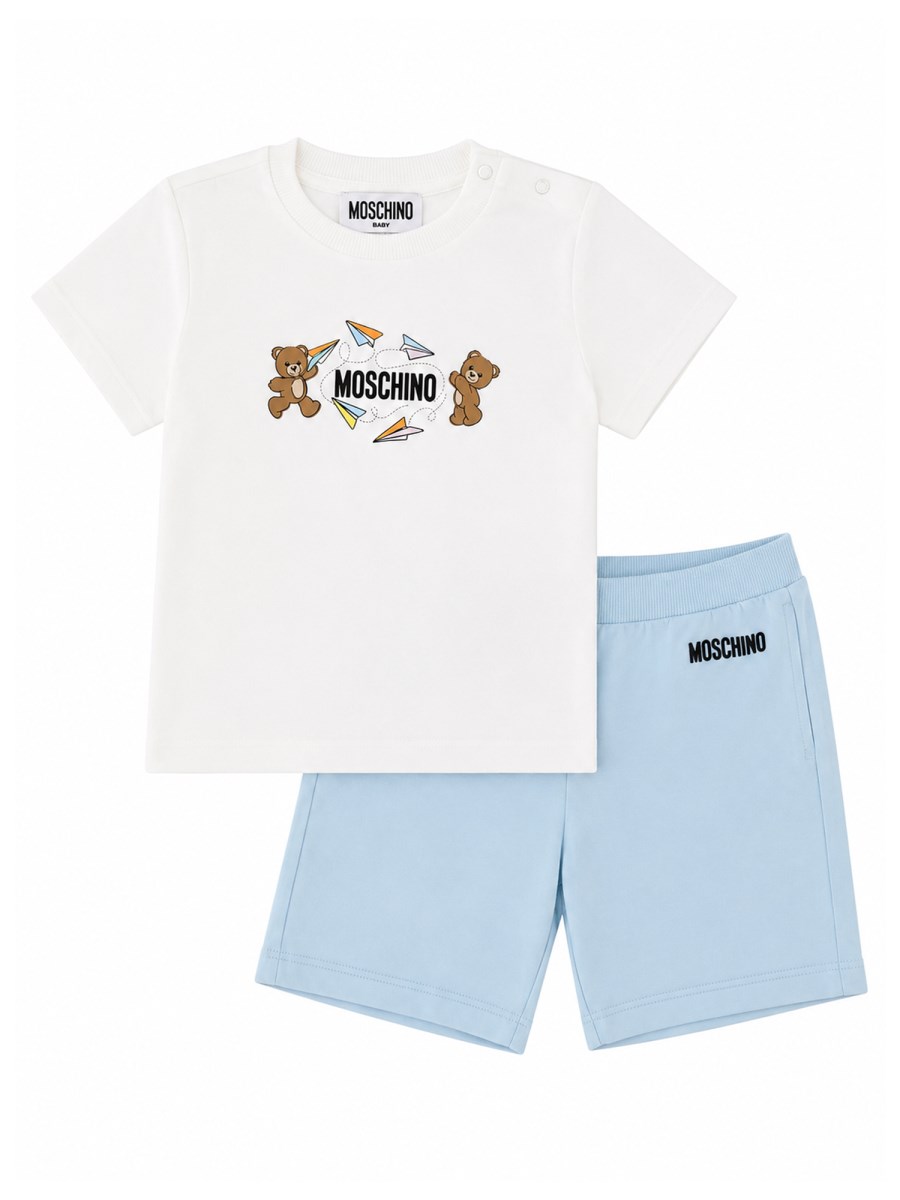 Set sportivo con t-shirt e shorts