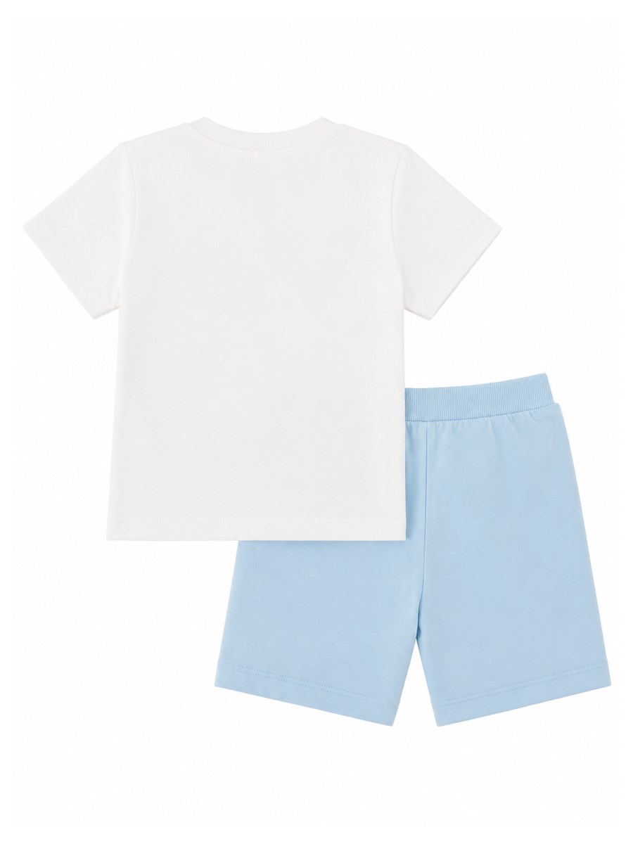 Set sportivo con t-shirt e shorts