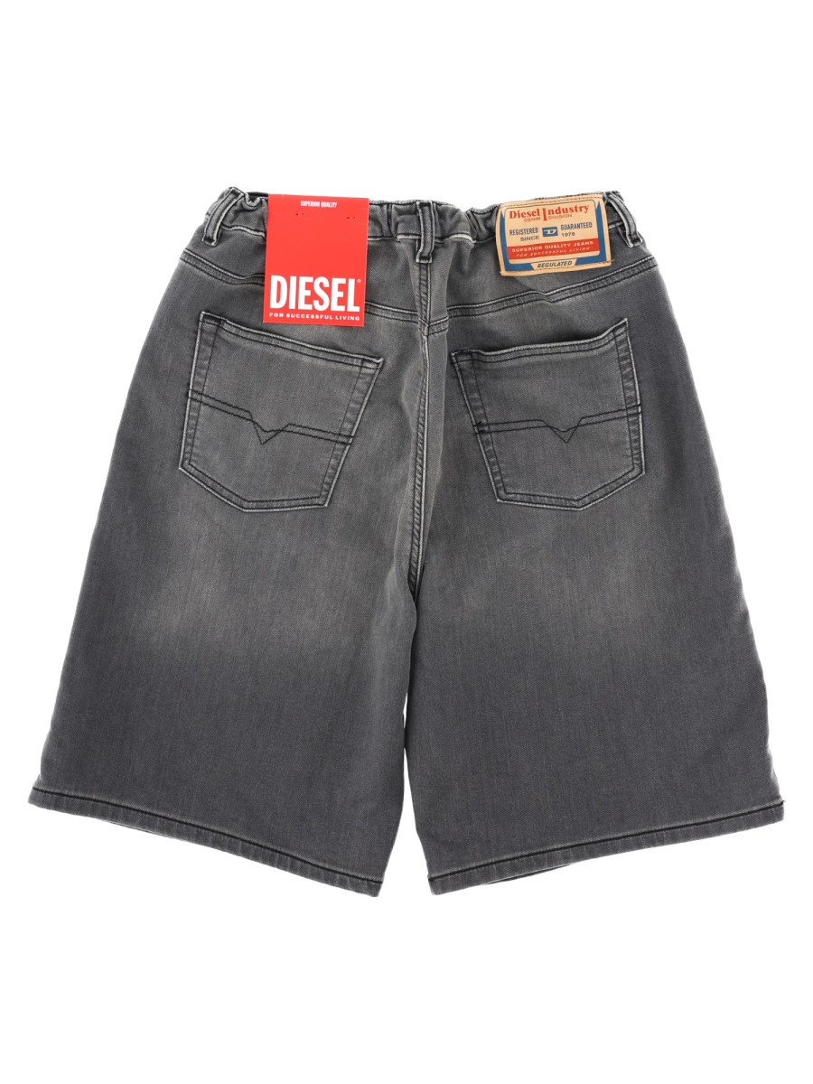SHORT IN DENIM