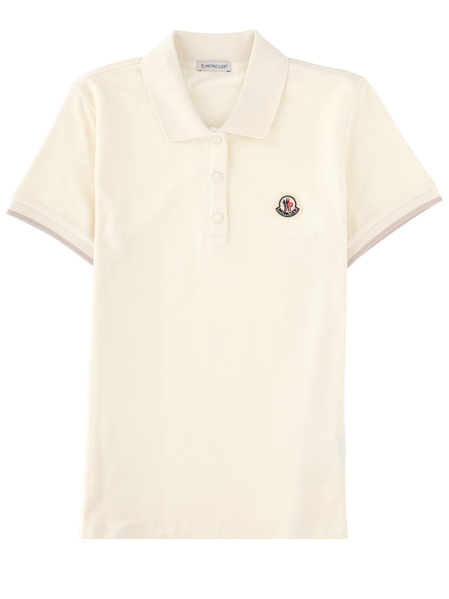 POLO CON PATCH LOGO