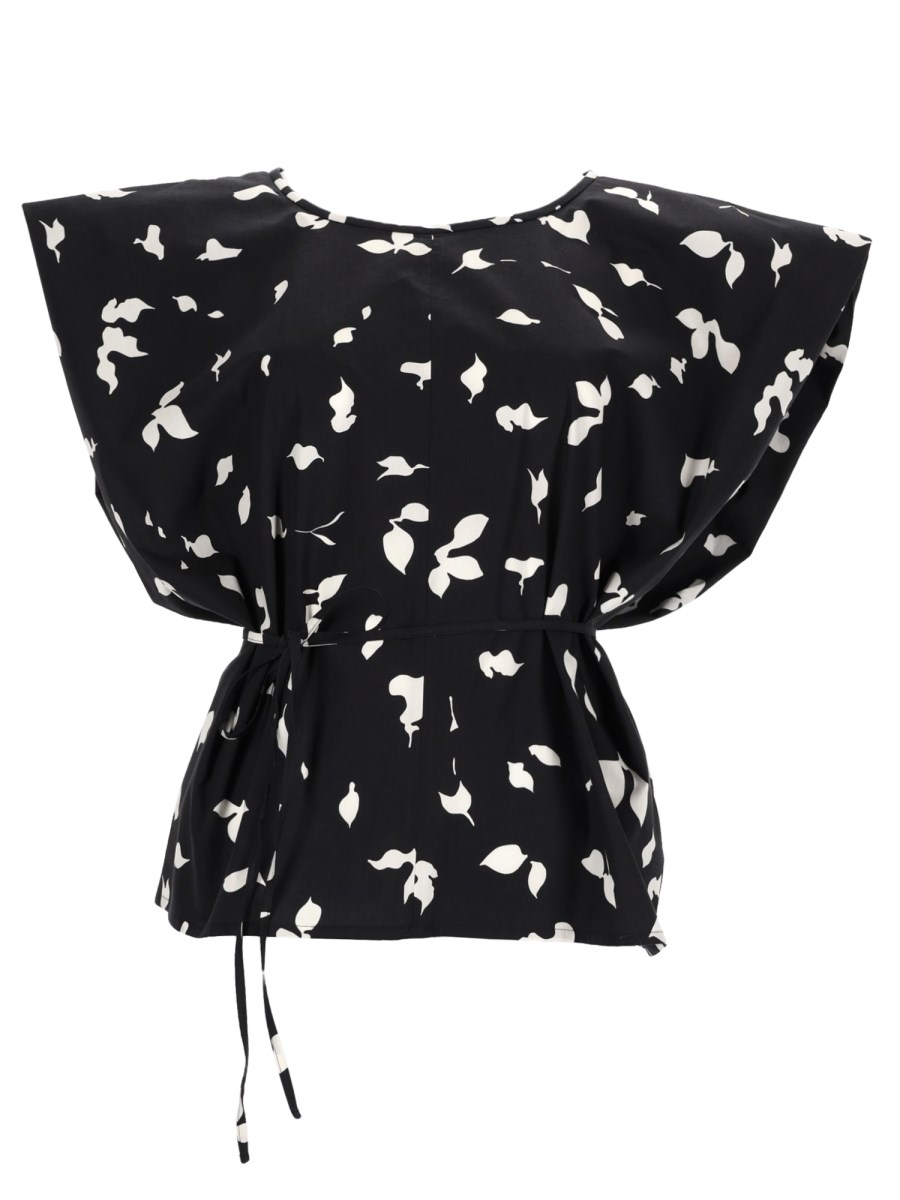 TOP SMANICATO CON NASTRO