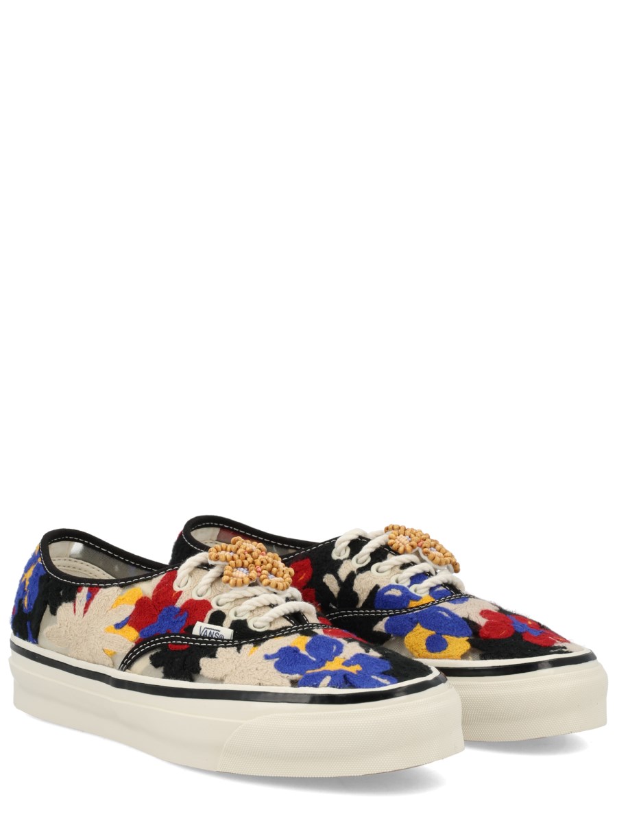 SNEAKER AUTHENTIC PREMIUM