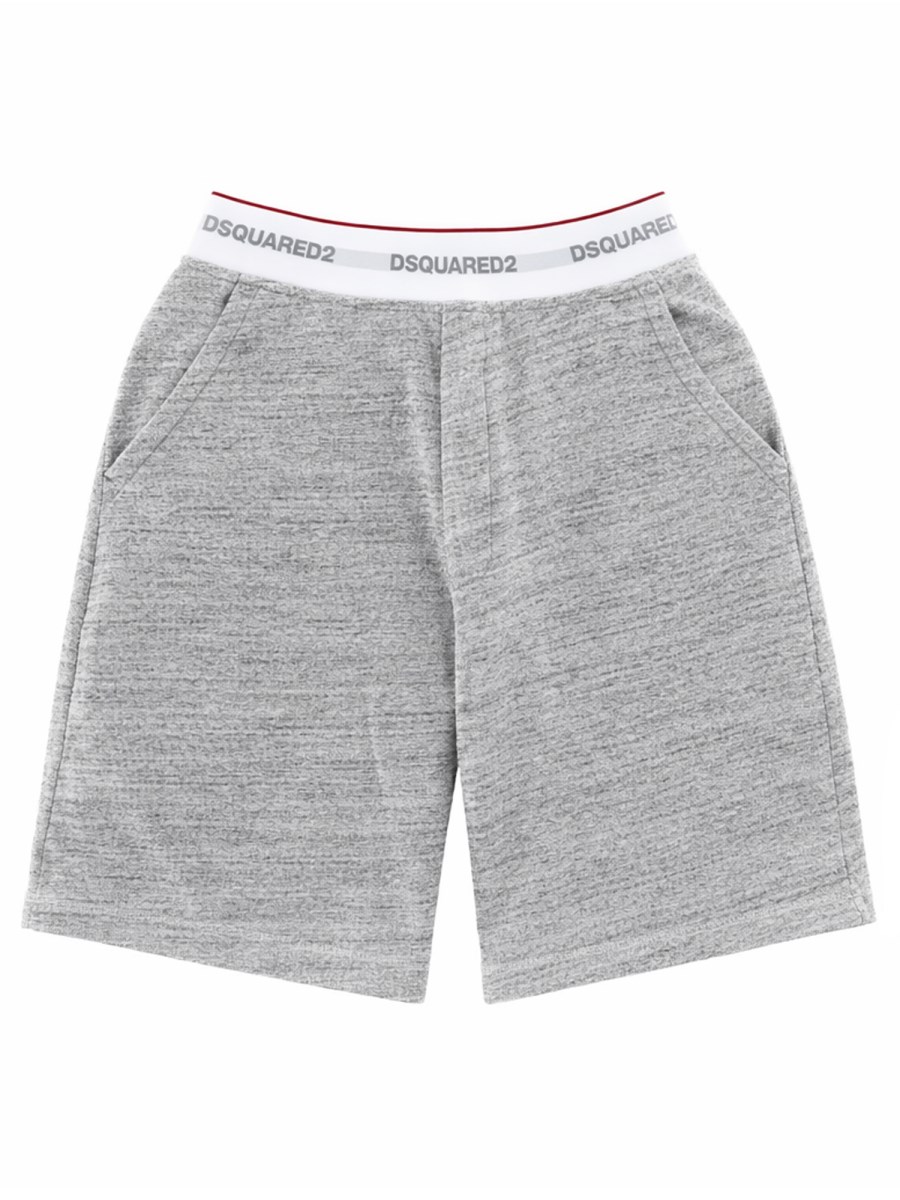 SHORTS OVERSIZE CON LOGO