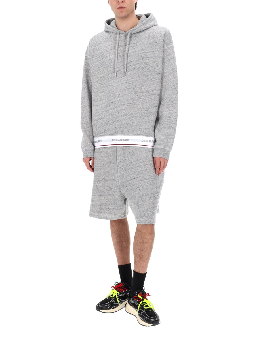 SHORTS OVERSIZE CON LOGO