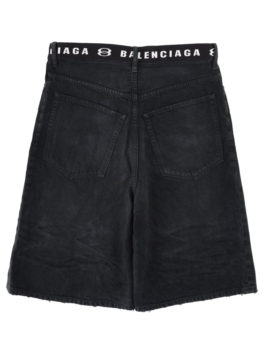 SHORTS CON CINTURA