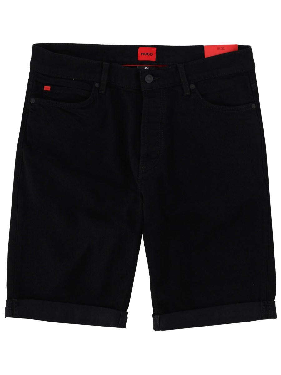 SHORTS CON PATCH LOGO