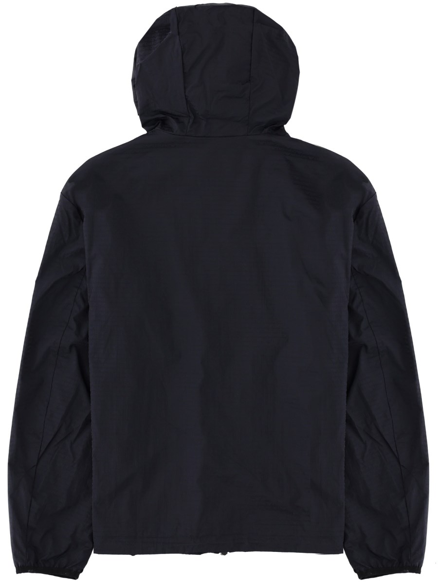 GIACCA CON ZIP E CAPPUCCIO