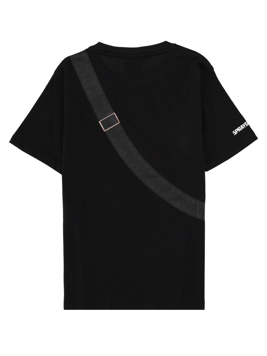 T-SHIRT CON GRAFICA