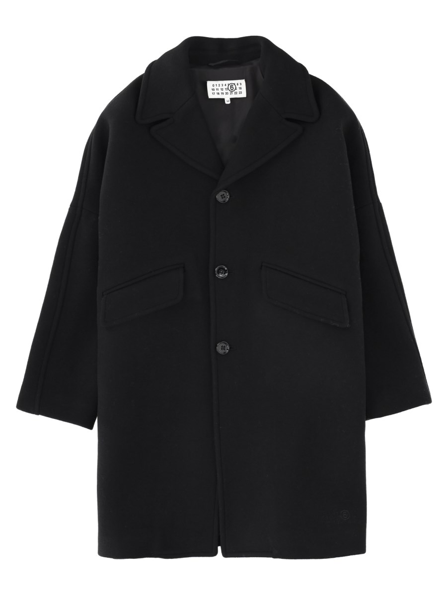 Cappotto monopetto con costruzione ampia