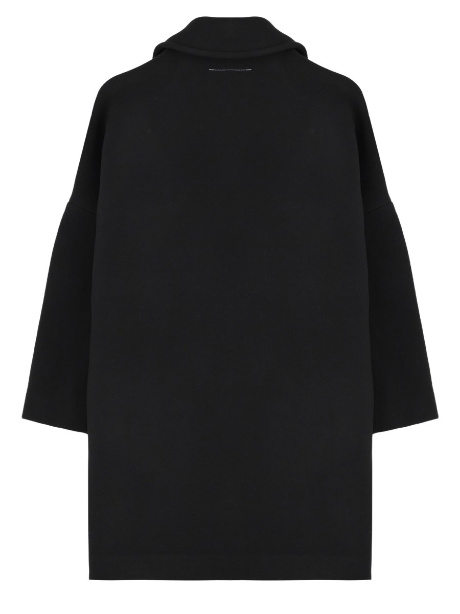 Cappotto monopetto con costruzione ampia