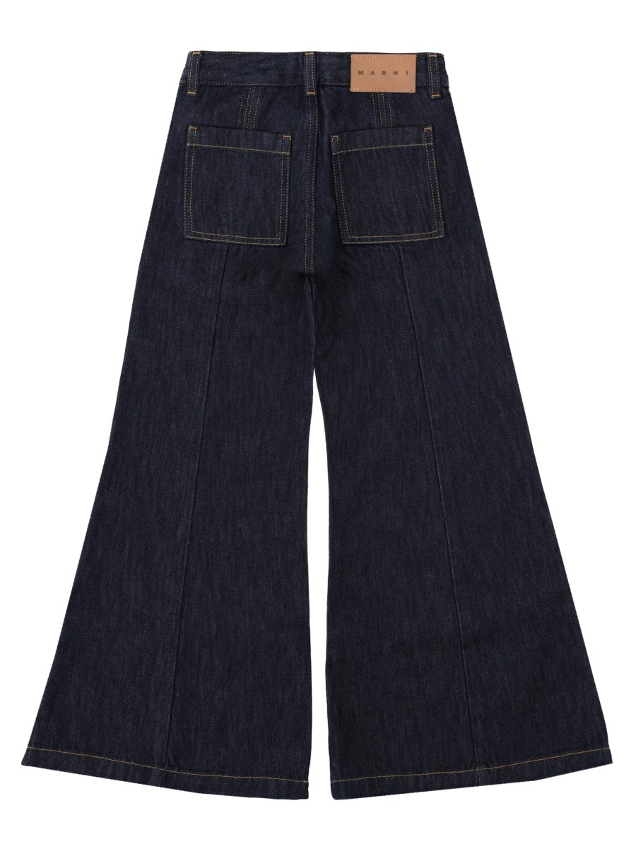 Jeans wide leg con tasche applicate sul davanti