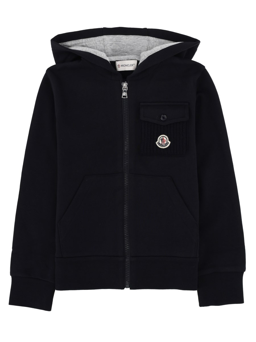 FELPA CON PATCH LOGATO CON ZIP E CAPPUCCIO