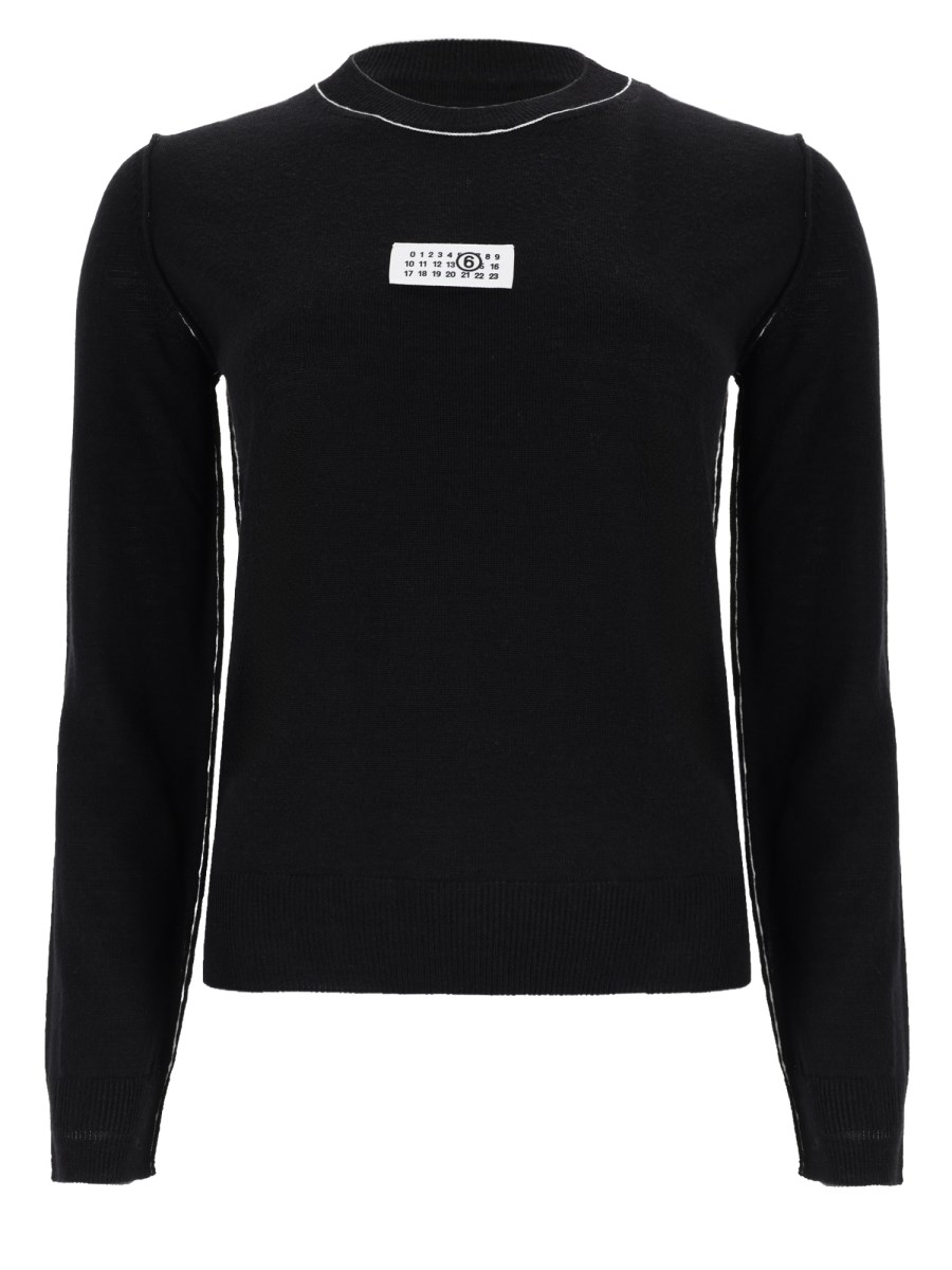 maglia con patch logo