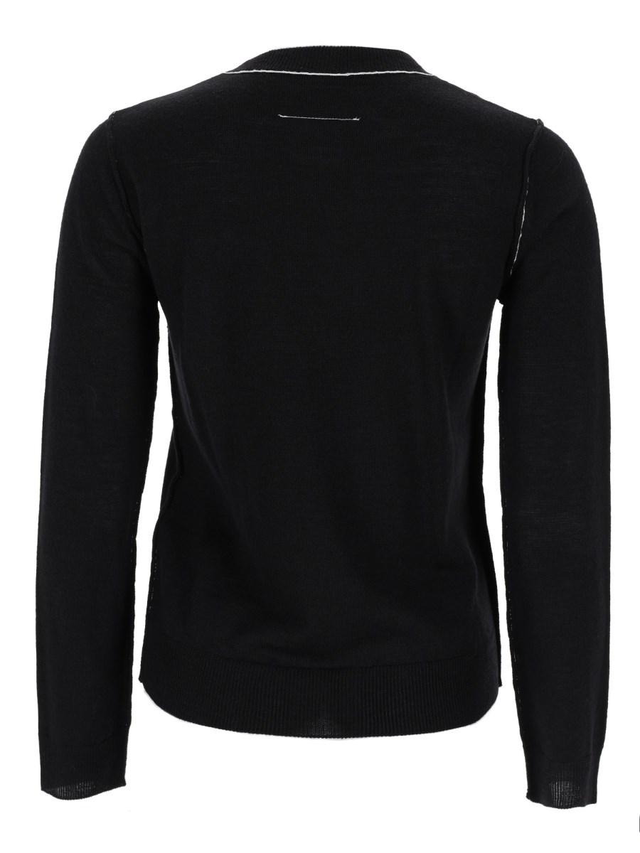 maglia con patch logo