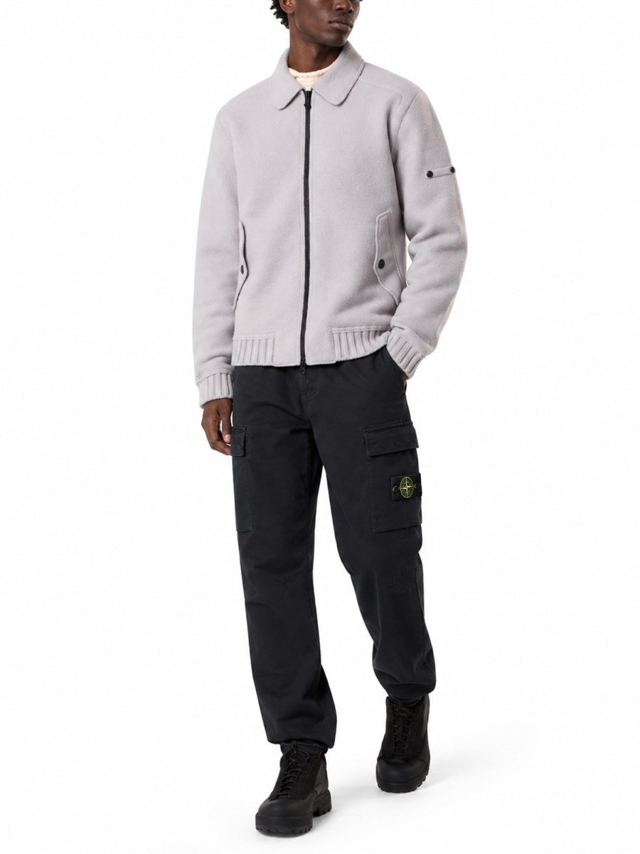 PANTALONE CARGO CON PATCH LOGO