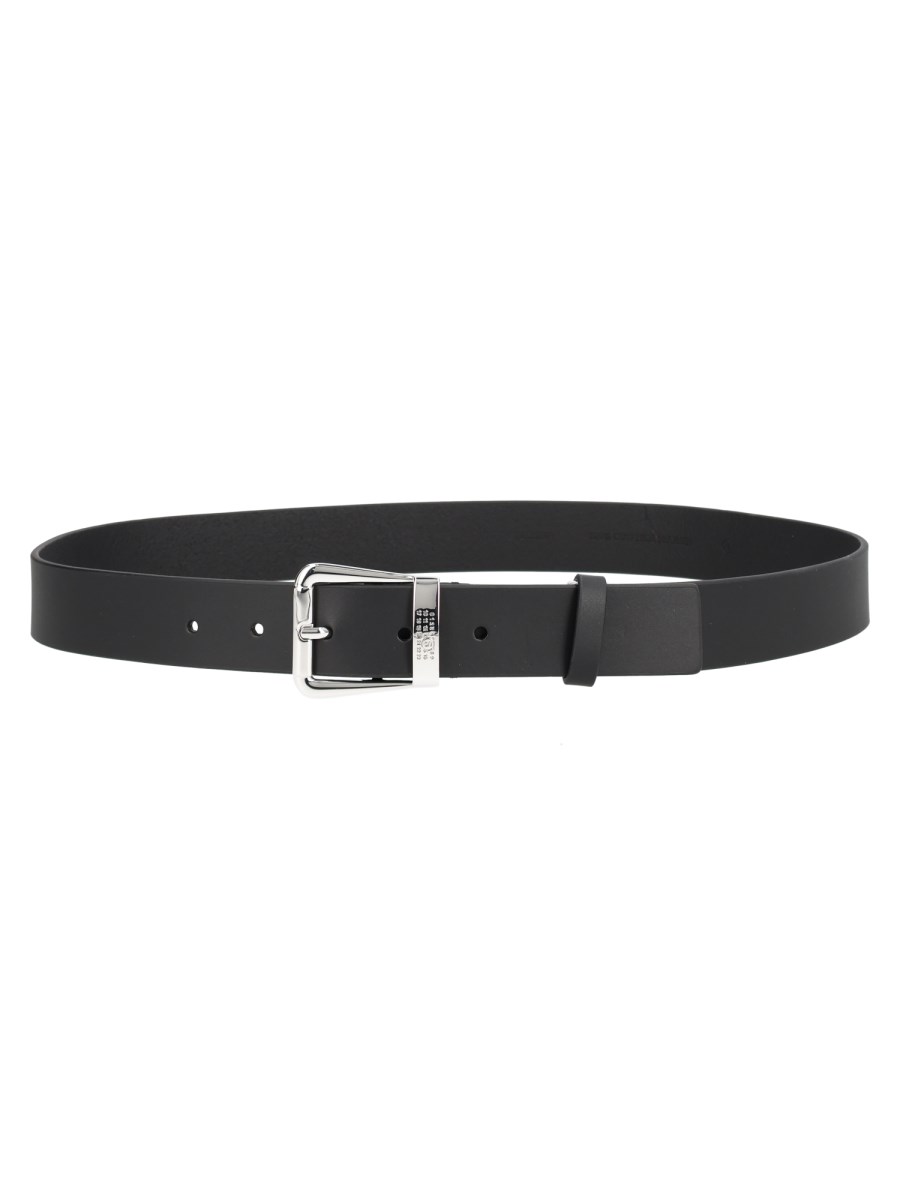 Cintura in pelle con fibbia classica