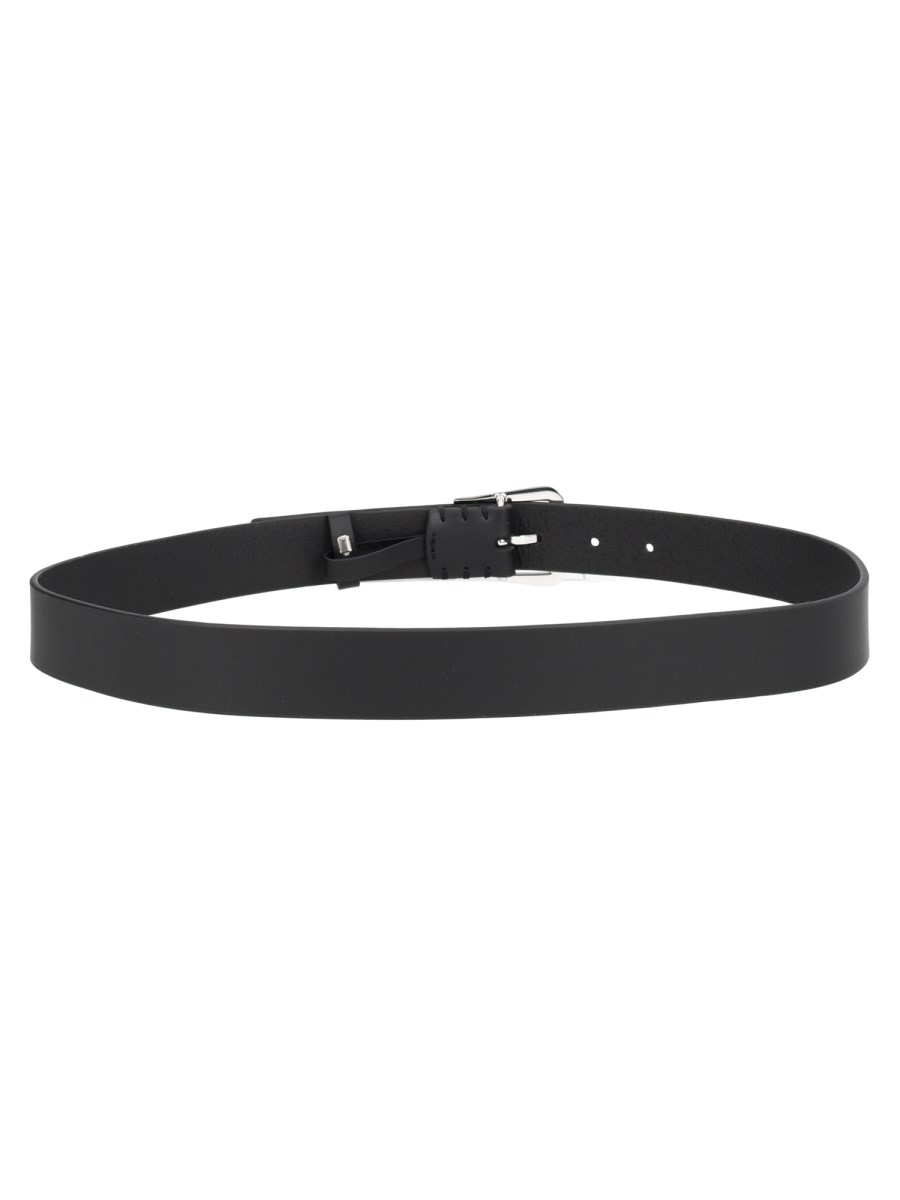 Cintura in pelle con fibbia classica