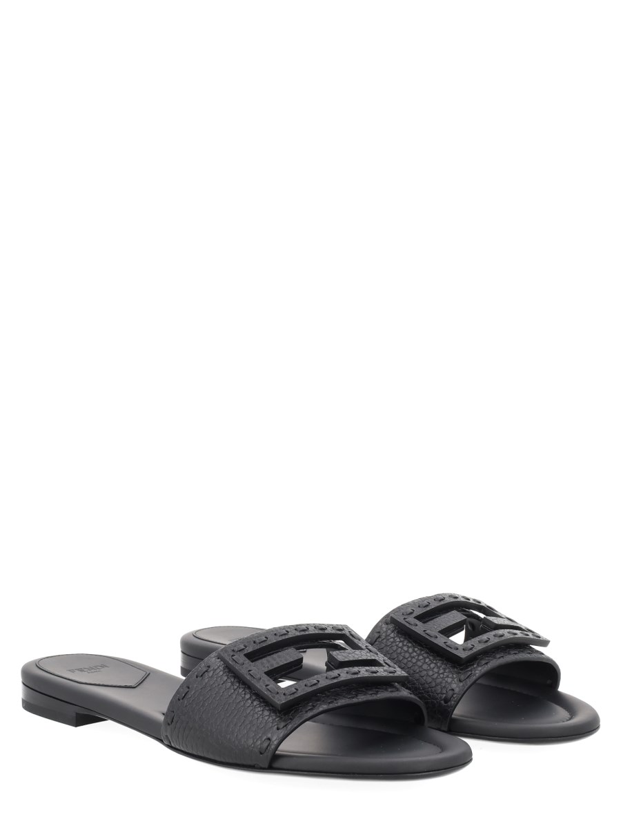 SLIDE BAGUETTE IN PELLE NERA 