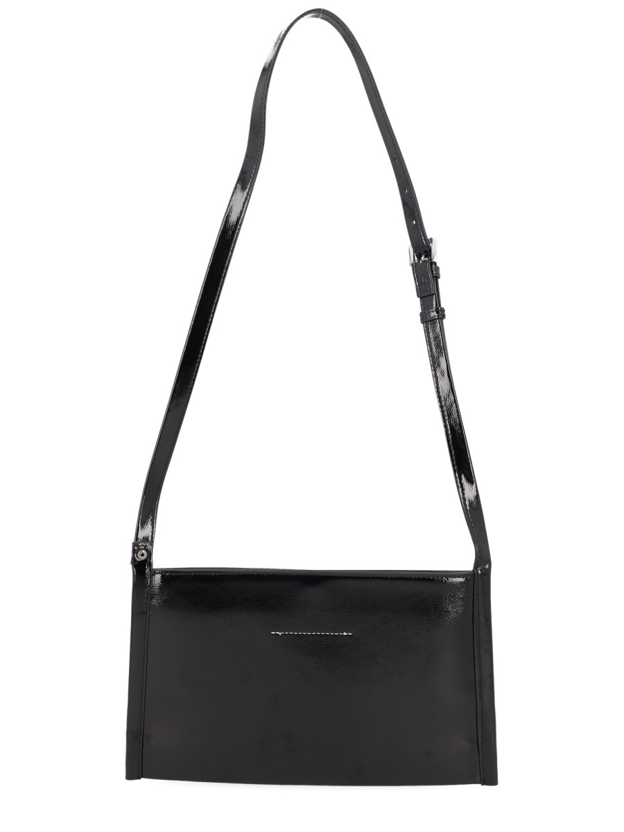 BORSA A TRACOLLA CON FINITURA LUCIDA